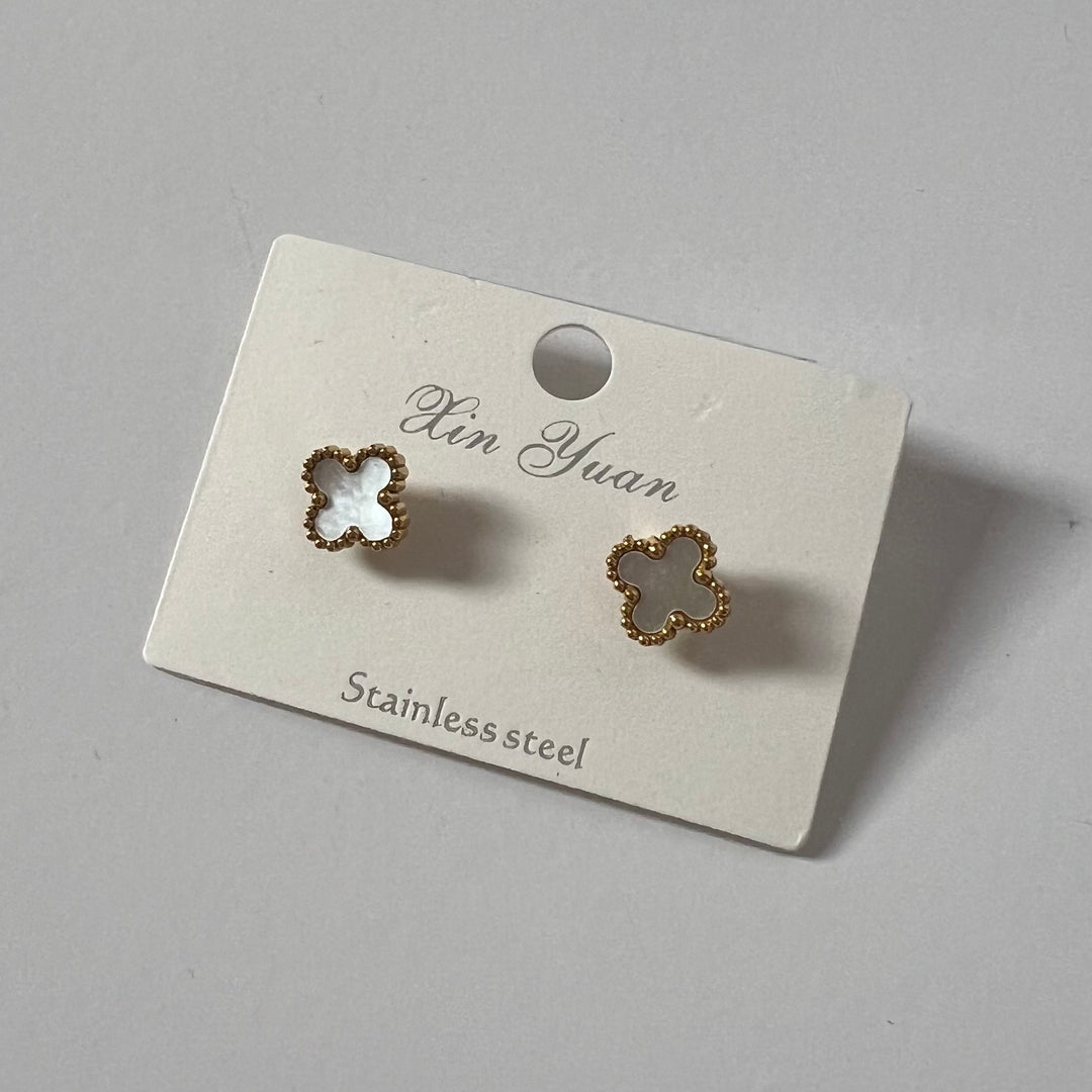 Clover white earring