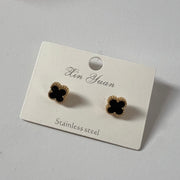 Clover black earring