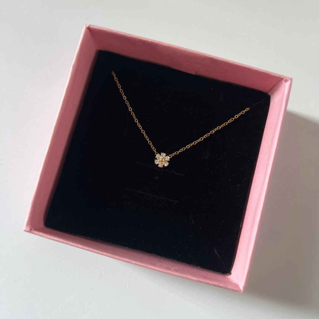 Daisy necklace