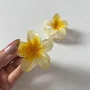Floral claw clip